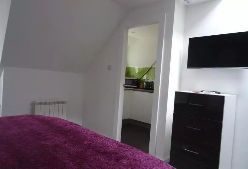 سوییت جونیور, Undercliff Guest House
