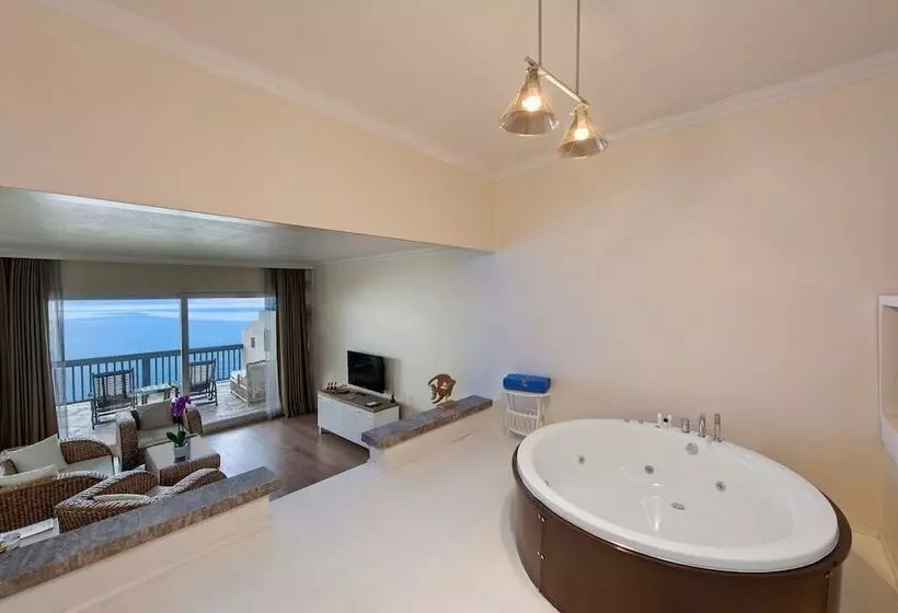 سوییت سوپریور, Sarpedor Boutique Hotel