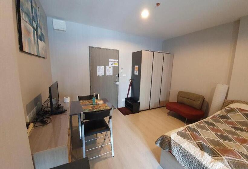 Студио Стандарт Вид на Бассейн, Ideo S115 New Luxury Condominium At Sukhumvit 115