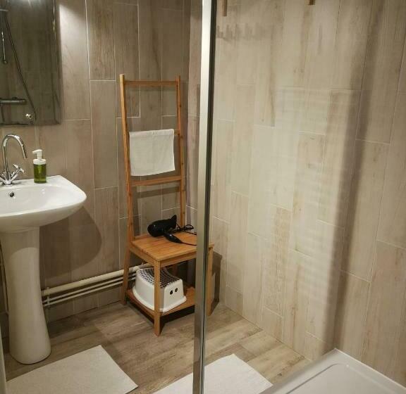 غرفة عائلية, La Maison Du Vannier