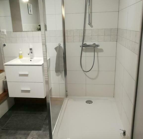 غرفة عائلية, La Maison Du Vannier