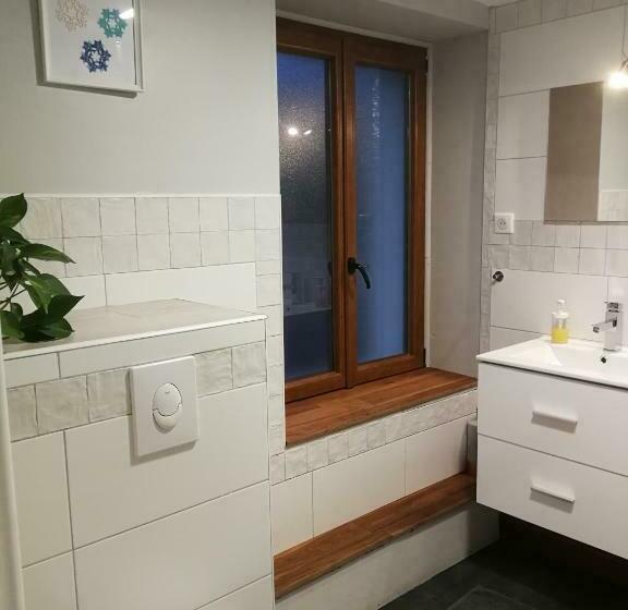 غرفة عائلية, La Maison Du Vannier