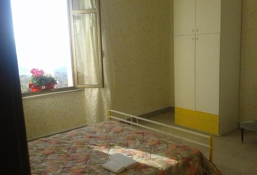 غرفة قياسية ثلاثية, B&b Amato