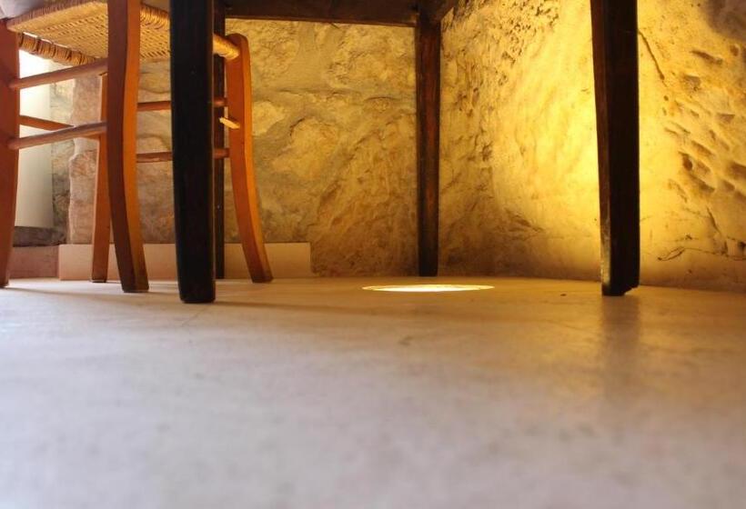 غرفة قياسية ثلاثية, B&b Lo Gnomo