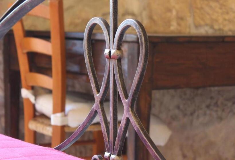 غرفة قياسية ثلاثية, B&b Lo Gnomo