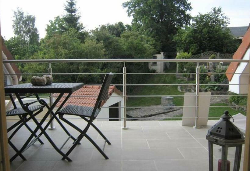 Люкс Вид на Сад, Au Chardon Bleu