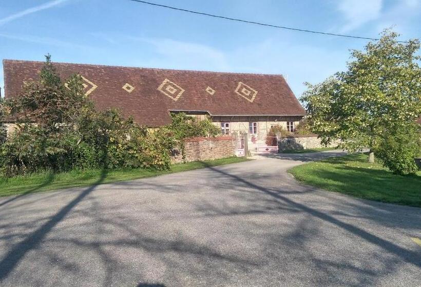 غرفة قياسية مع حمام خارجي, Chezlesgoyp