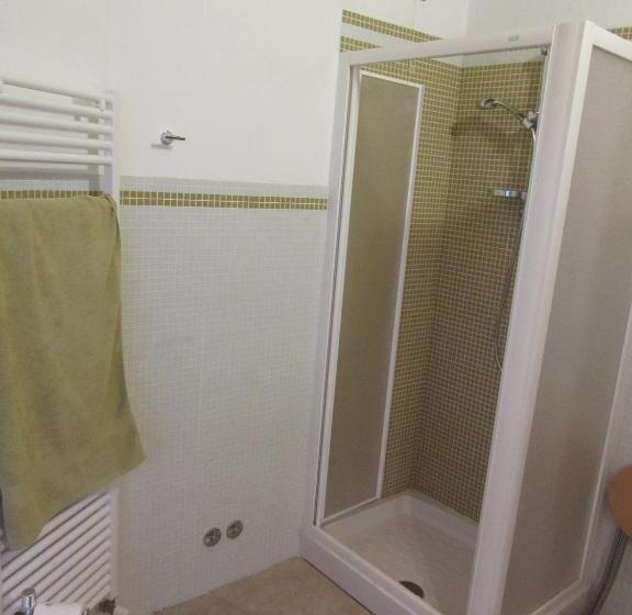 غرفة ديلوكس, Gli Acini