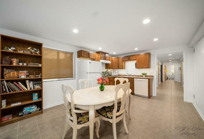 디럭스 스위트 킹 침대, Harmony Inn, Huntley Illinois