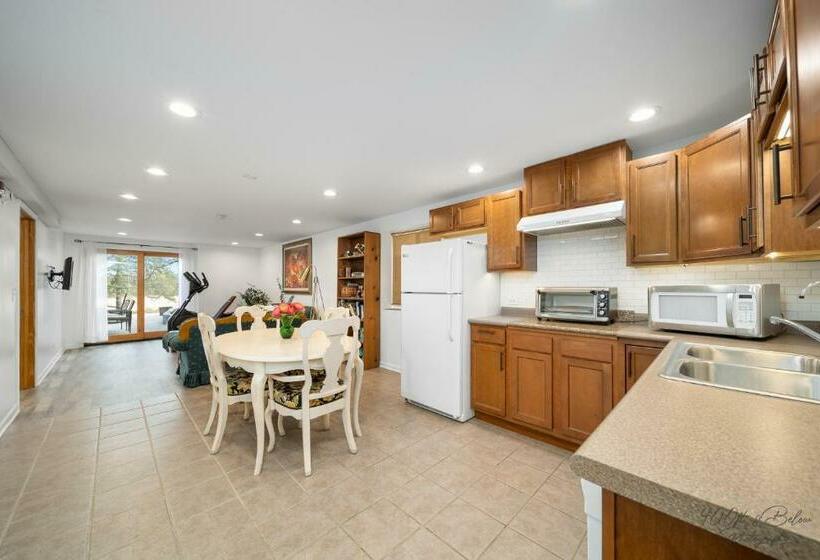 디럭스 스위트 킹 침대, Harmony Inn, Huntley Illinois