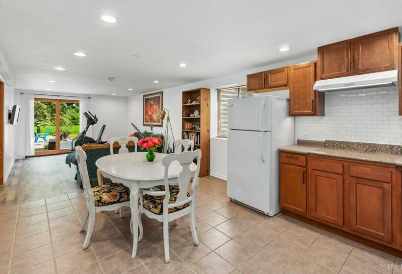 디럭스 스위트 킹 침대, Harmony Inn, Huntley Illinois