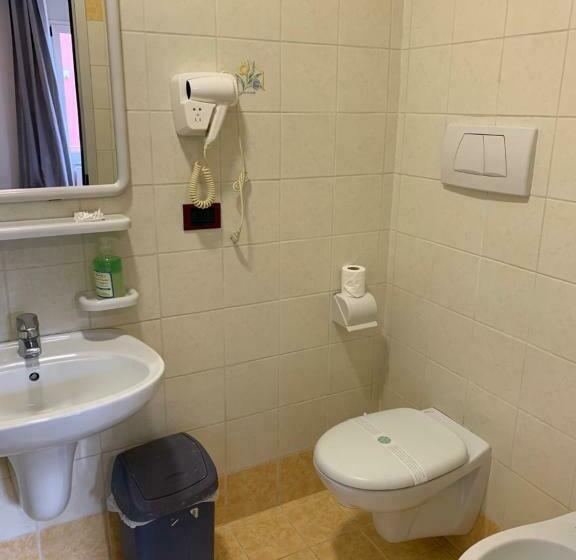 חדר אקונומי, Regina