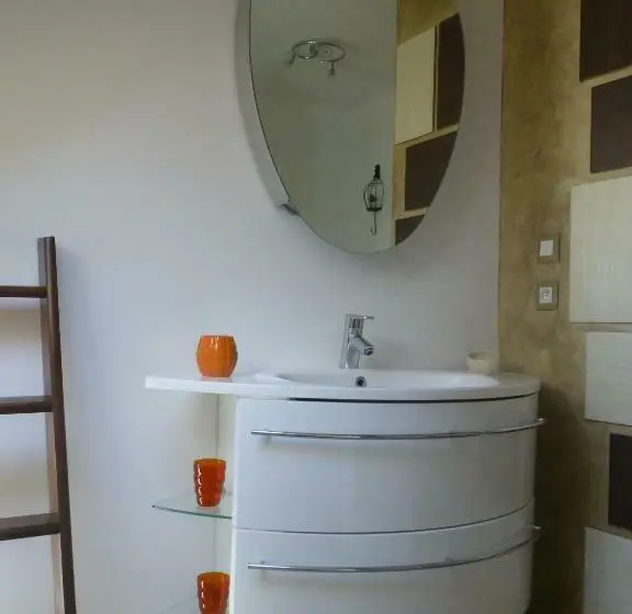 Standard Kolmen Hengen Huone, Chambres D Hôte Le Marronnier