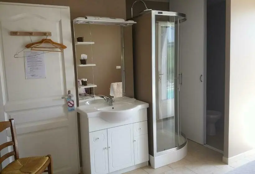 プールビュースタンダードルーム, Chambres D Hôtes Les Maïsses