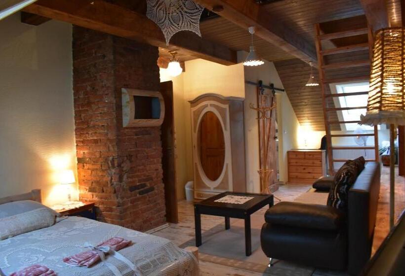 디럭스 스위트 킹 침대, Mníchov Dvor