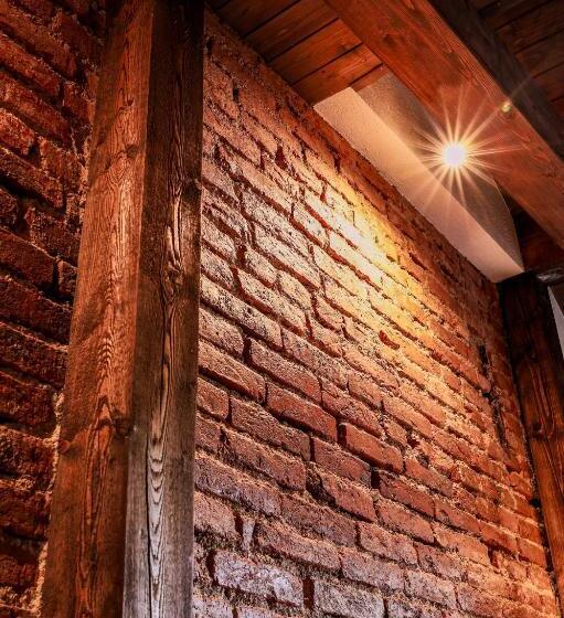 디럭스 스위트 킹 침대, Mníchov Dvor