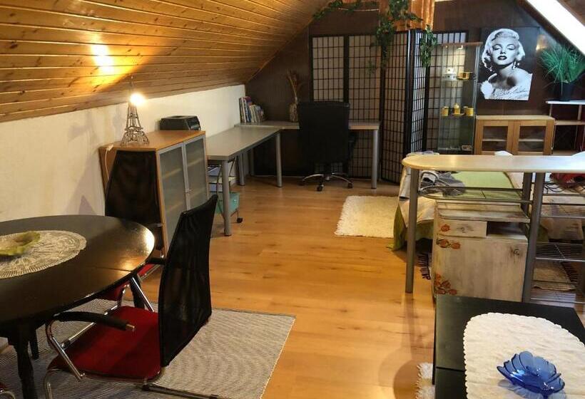 패밀리 스위트, Mníchov Dvor