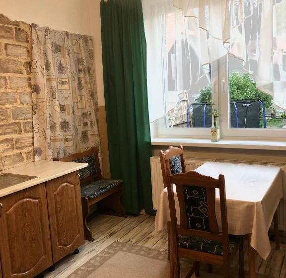 침실 2개 주택, Mníchov Dvor