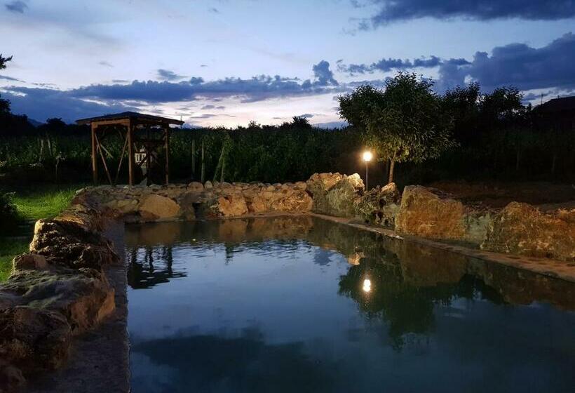 בית, 4 חדרי שינה, Wine Boutique Complex ,,hrisimov