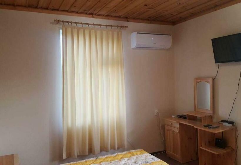 בית, 4 חדרי שינה, Wine Boutique Complex ,,hrisimov