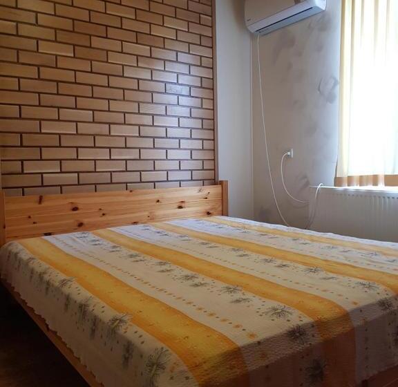 בית, 4 חדרי שינה, Wine Boutique Complex ,,hrisimov