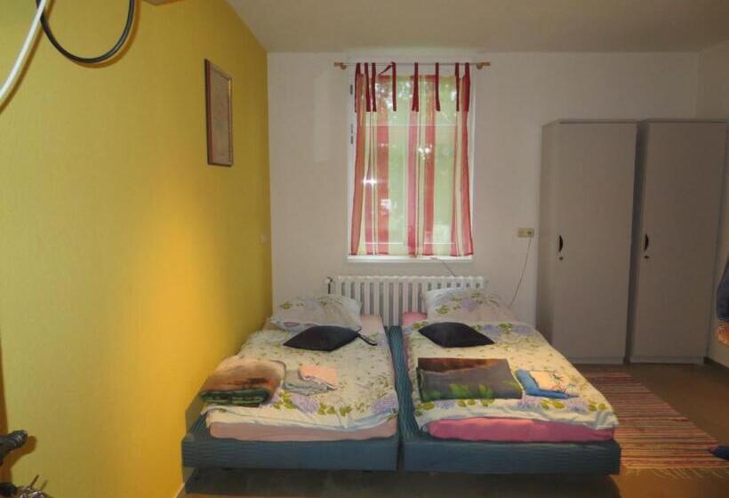 غرفة قياسية رباعية, Zimmervermietung Zum See