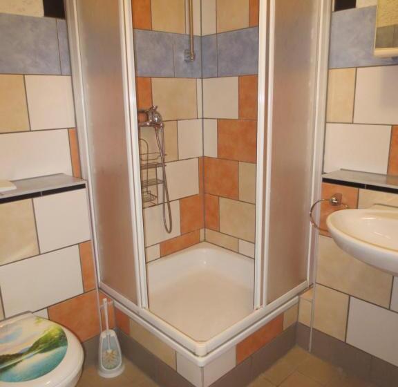 غرفة قياسية رباعية, Zimmervermietung Zum See