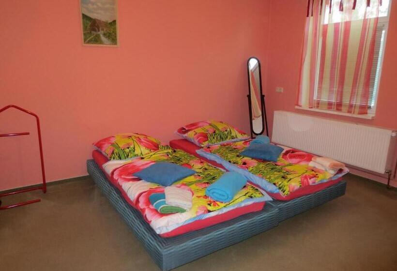 غرفة قياسية ثلاثية, Zimmervermietung Zum See