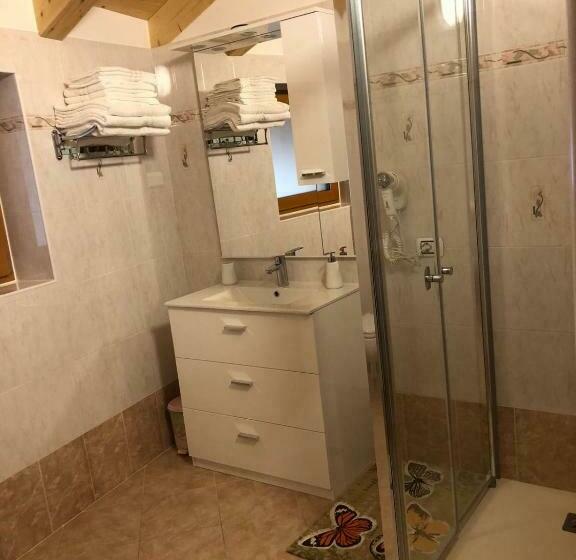 חדר דלוקס לשלושה, B&b Butterfly