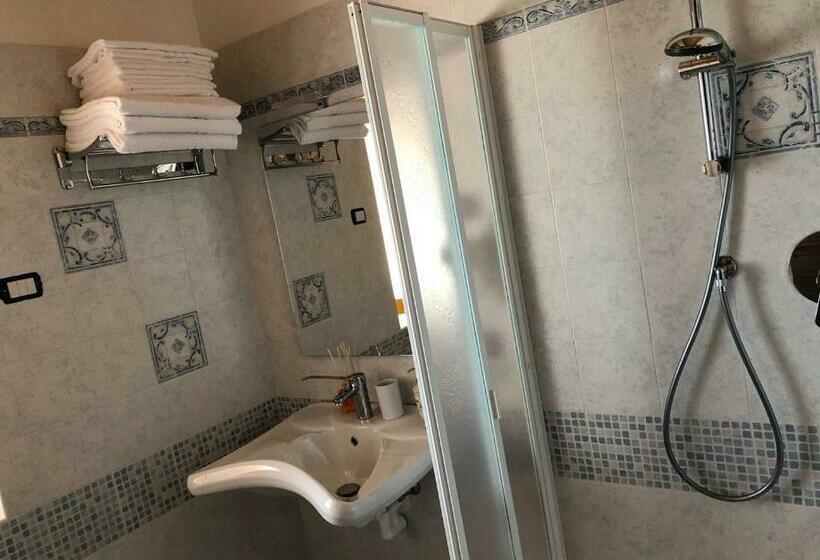 חדר סטנדרט לשלושה, B&b Butterfly