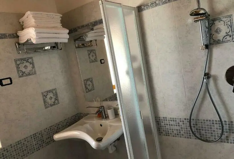 Standard Kolmen Hengen Huone, B&b Butterfly