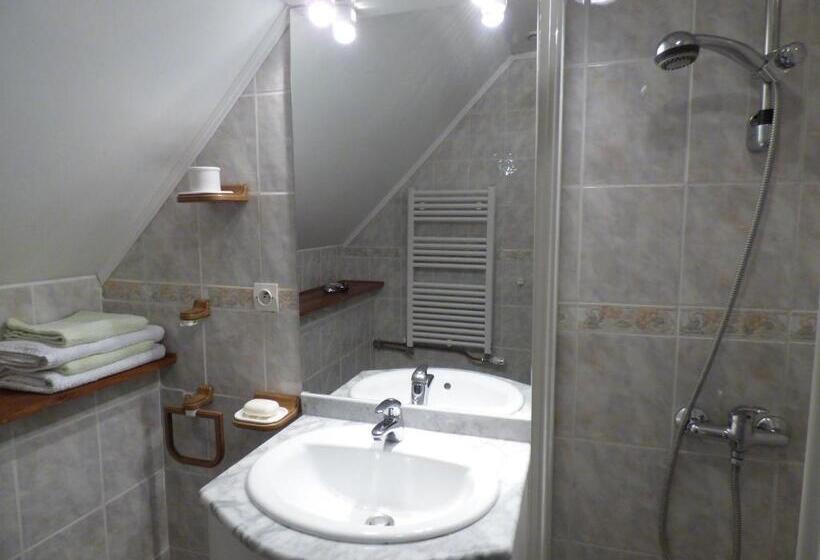 Трехместный Номер Стандарт Вид на Сад, La Fontainoise