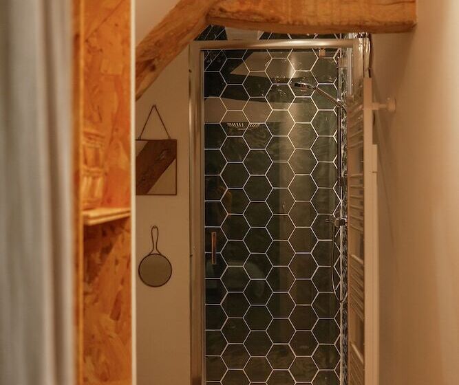 수피리어 트리플 룸, Le Domaine De L Hostellerie