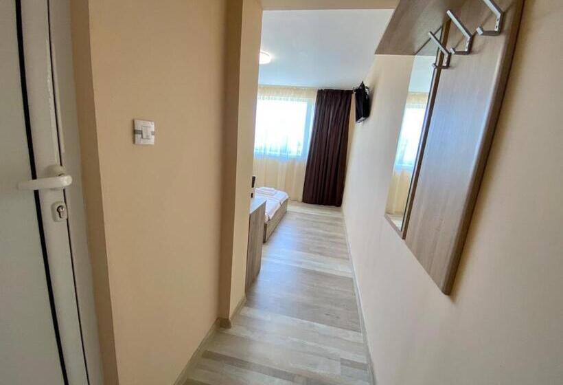 חדר סטנדרט נוף לבריכה, Sunrise