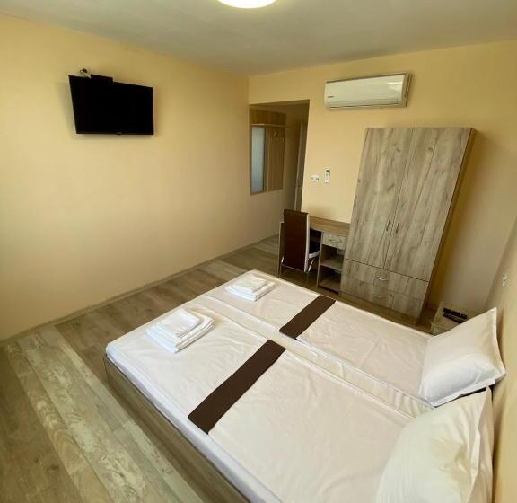 חדר סטנדרט נוף לבריכה, Sunrise