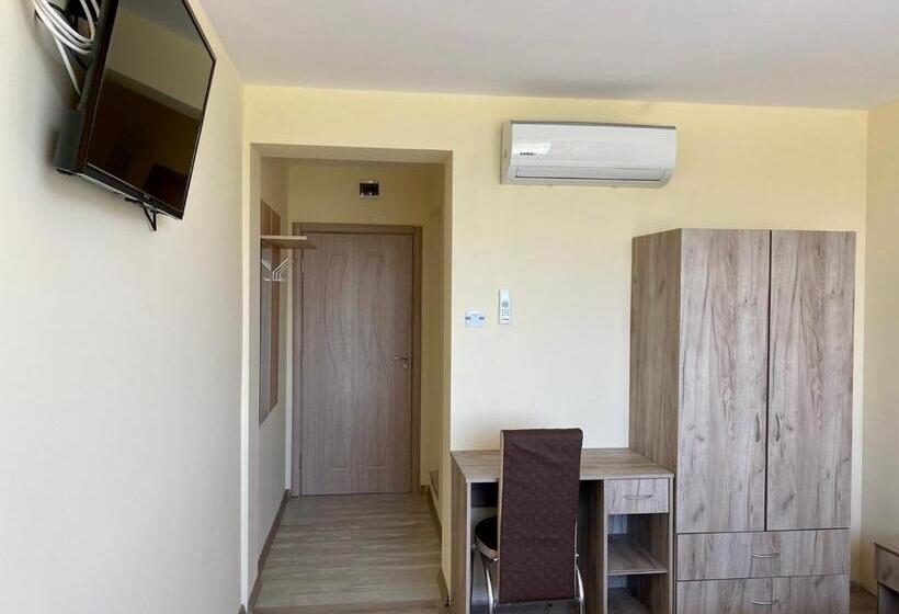 חדר סטנדרט נוף לבריכה, Sunrise