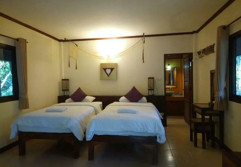 バルコニー付きスタンダードルーム, Baanwangnamkeaw Lodge