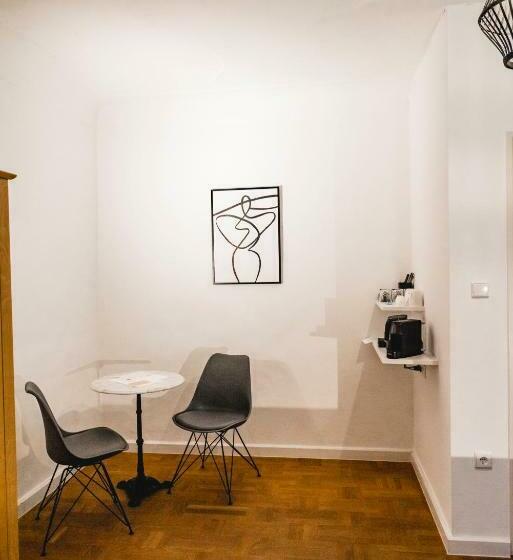 جناح مزوَّد بشرفة, Das Gästehaus