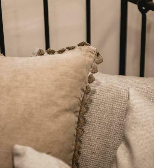 جناح مزوَّد بشرفة, Das Gästehaus