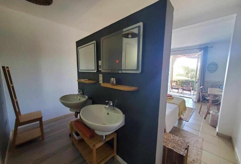 스탠다드 테라스 룸, La Fontaine Au Loup