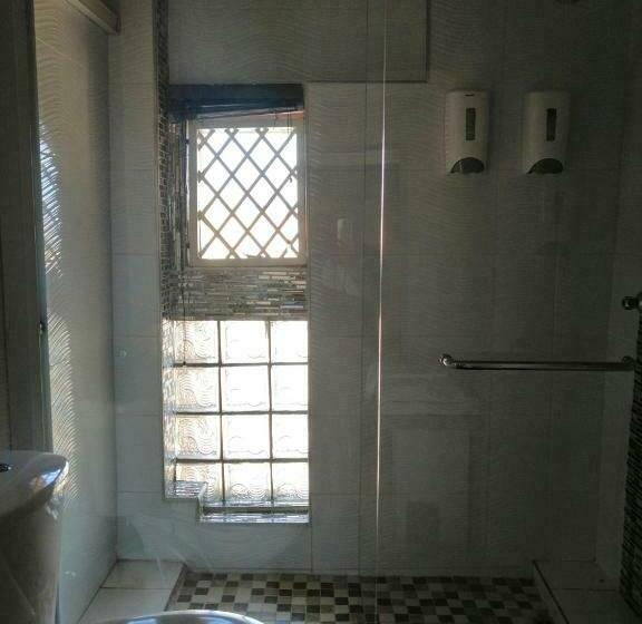 חדר אקונומי לארבעה, Lenasia Guest Lodge