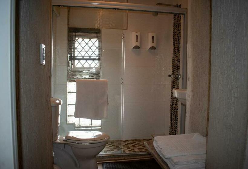 חדר אקונומי לארבעה, Lenasia Guest Lodge