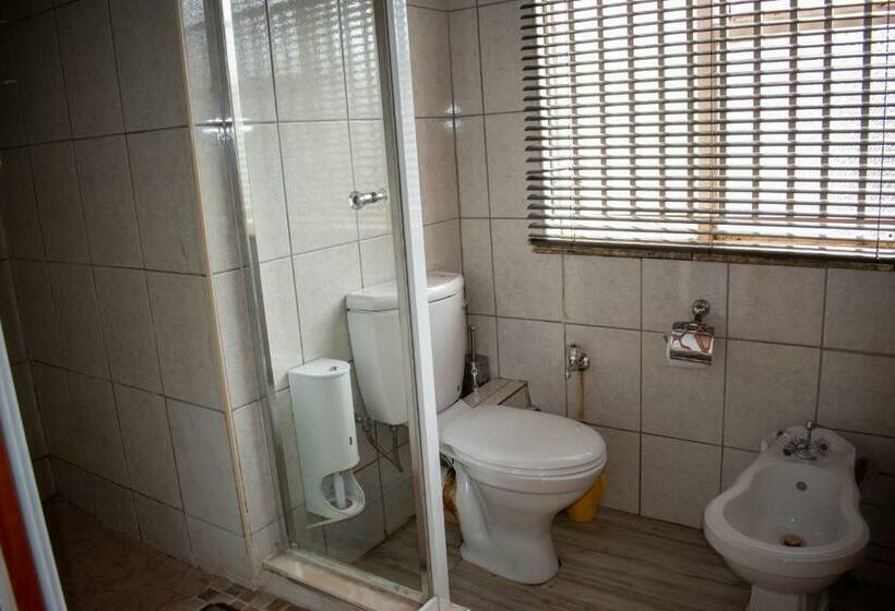 חדר סטנדרט עם מיטת קינג, Lenasia Guest Lodge