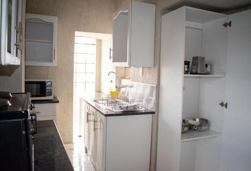 חדר דלוקס עם מיטת קינג, Lenasia Guest Lodge