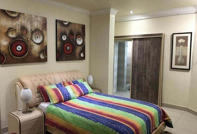 חדר סופריור עם מיטת קינג, Lenasia Guest Lodge