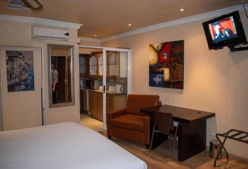 חדר דחוקס עם מיטת קינג, Lenasia Guest Lodge