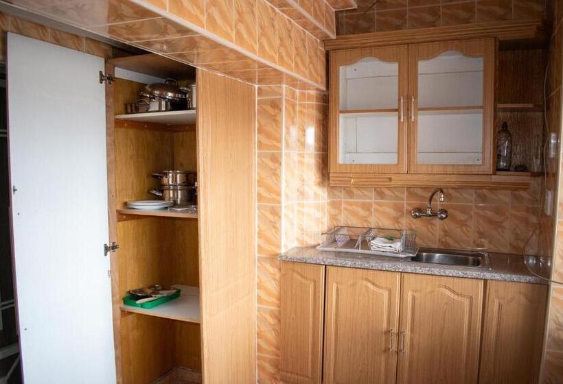 חדר סטנדרט לארבעה, Lenasia Guest Lodge