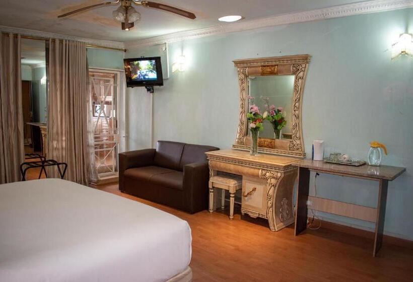 غرفة قياسية رباعية, Lenasia Guest Lodge