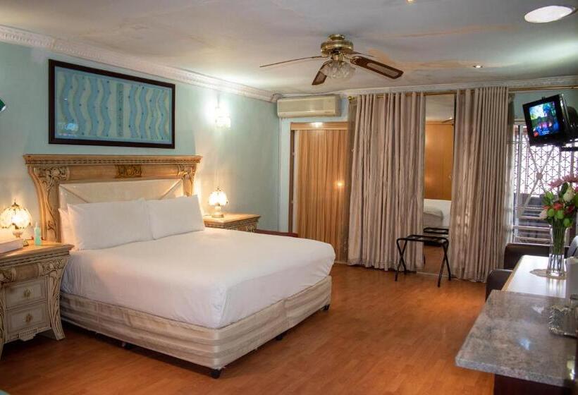 חדר סטנדרט לארבעה, Lenasia Guest Lodge