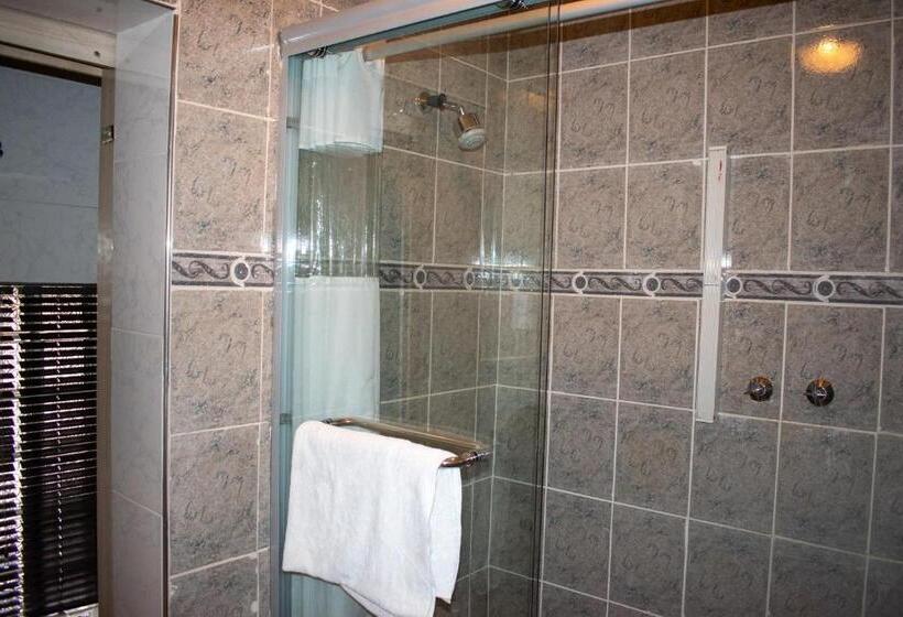 חדר קלאסי לשלושה, Lenasia Guest Lodge